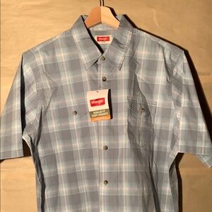 Wrangler Casual Blue and Gray Button Down Shirt